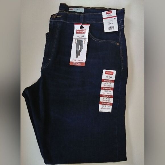 NWT Wrangler Athletic Fit Dark Wash Jeans Size 40x30 - Picture 1 of 4